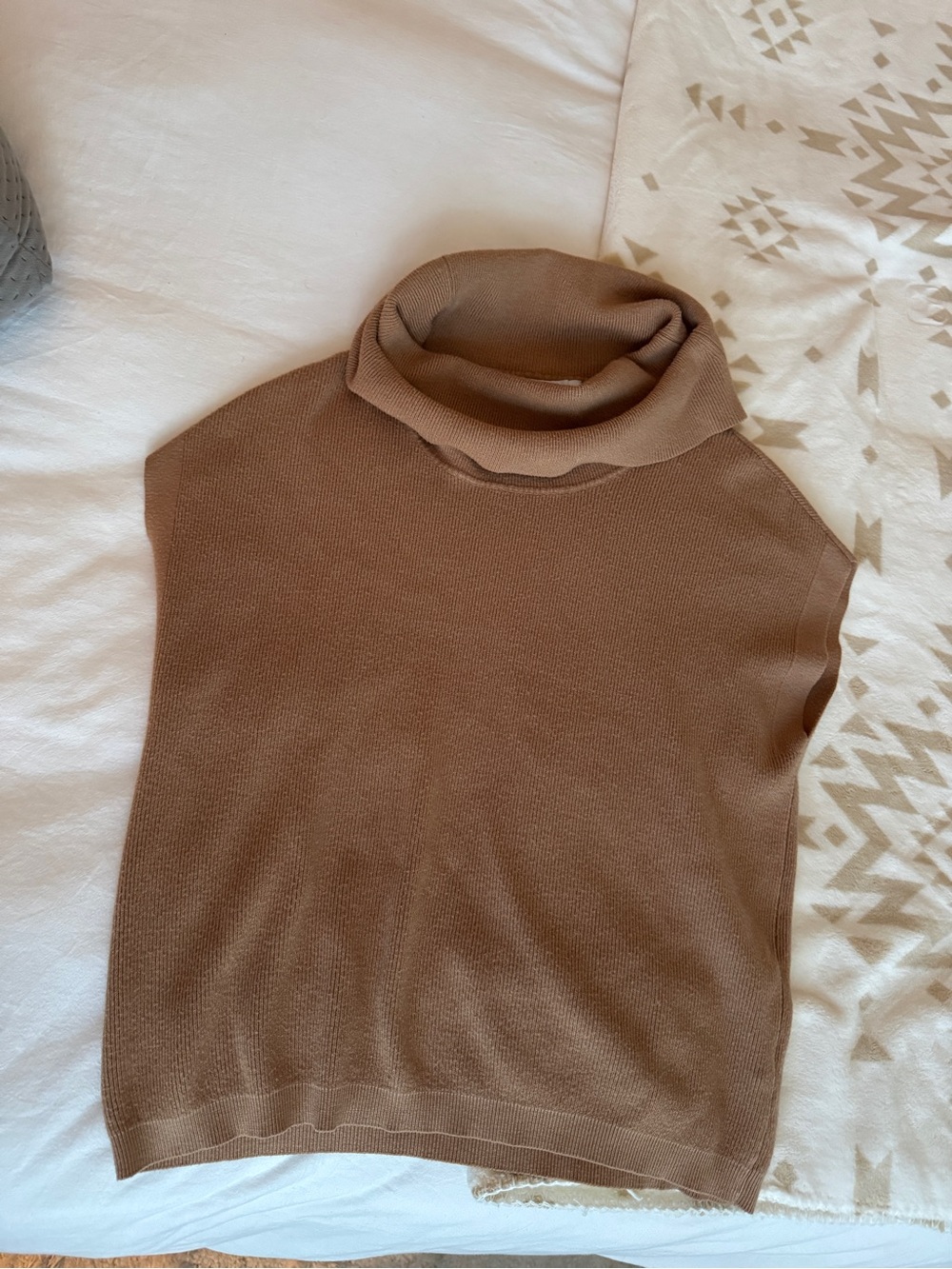Milano Sleeveless Turtleneck Sweater in Warm Brown Size L